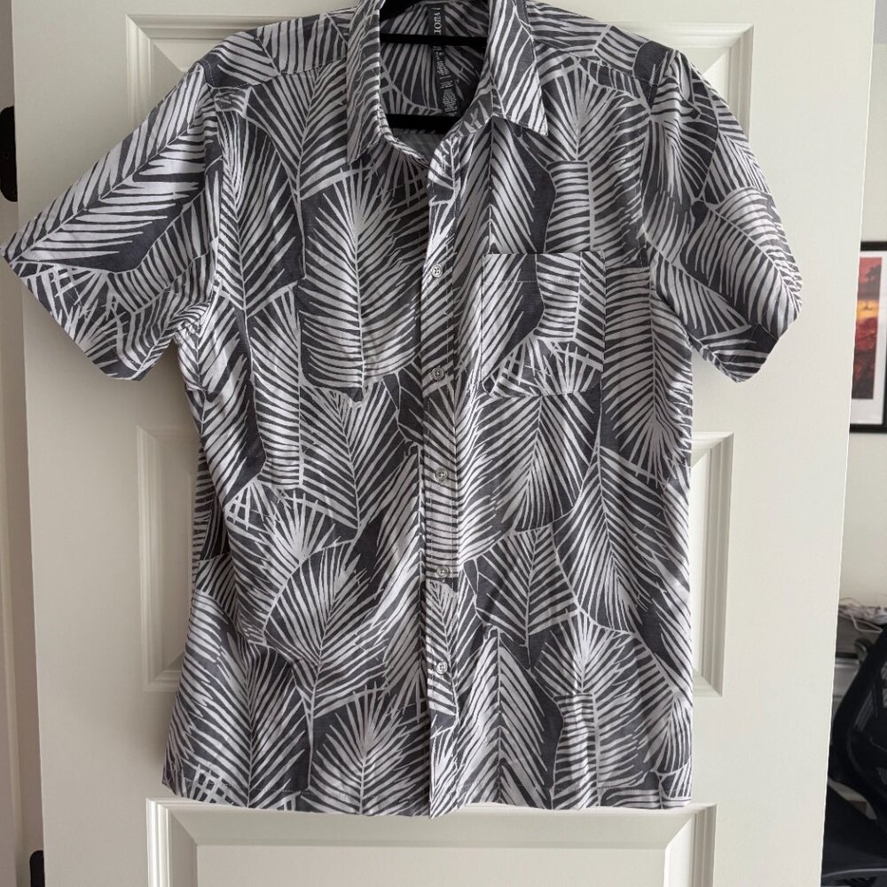 Vuori Short-Sleeve Bridge Button Down - Smoke Fronds, Size Medium